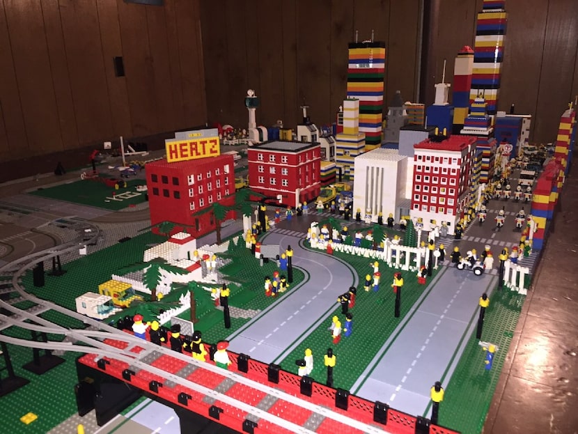 Dealey Plaza, part of Eric Peschke's LEGO treatment of the Kennedy assassination.