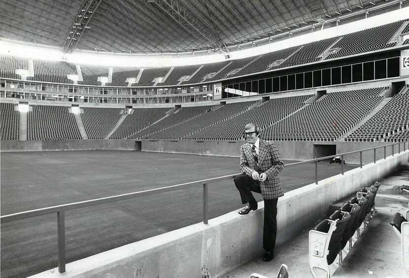 August 13, 1972 - Sportscaster Verne Lundquist at Texas Stadium 