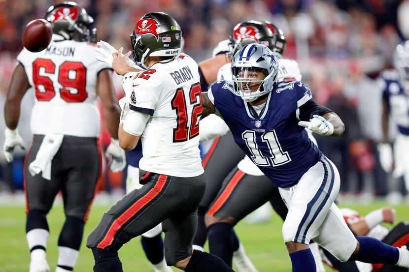 Dallas Cowboys linebacker Micah Parsons (11) pressure Tampa Bay Buccaneers quarterback Tom...