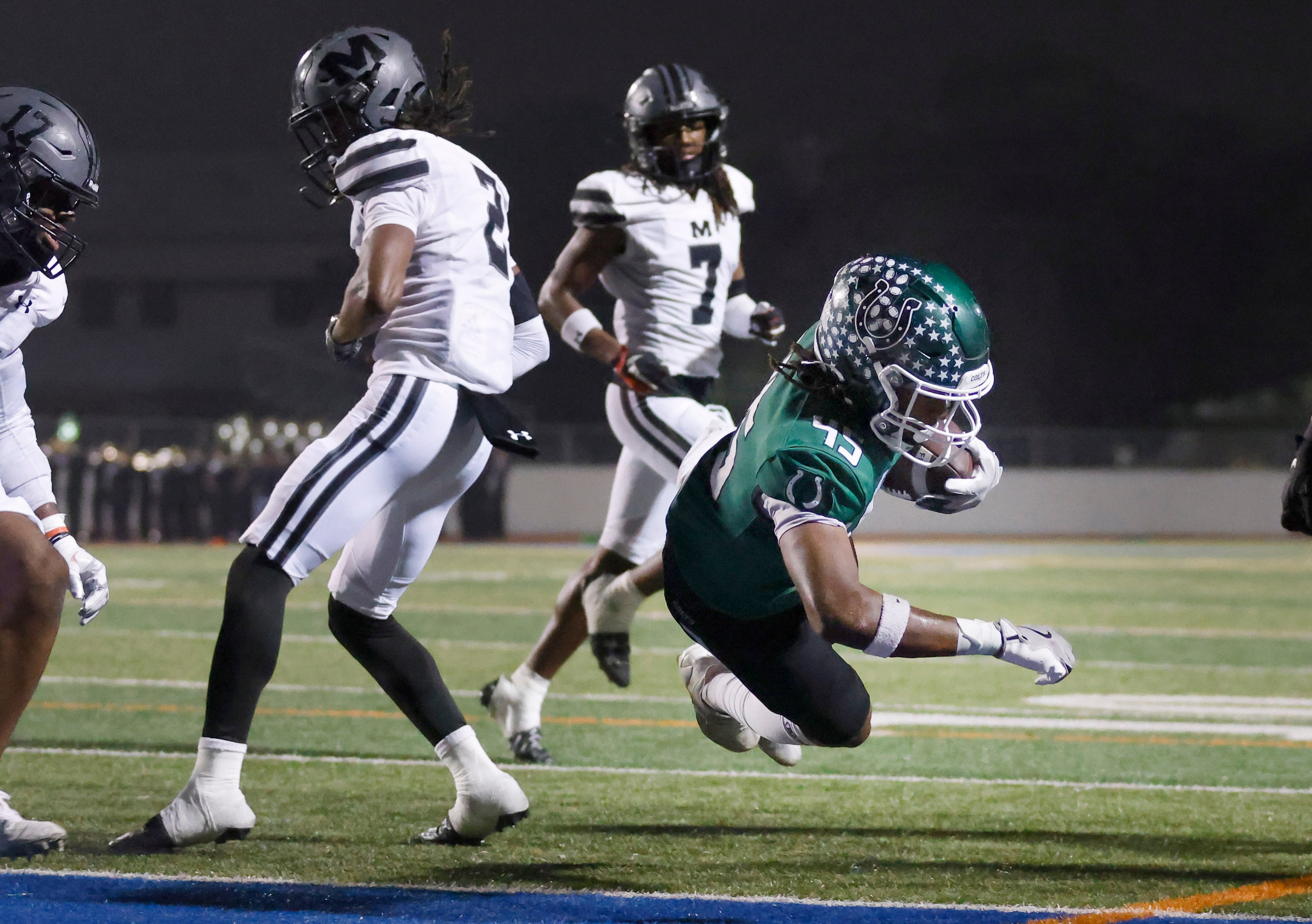 Arlington High wide receiver Isaiah Robertson (45) dives across the goal line after bouncing...