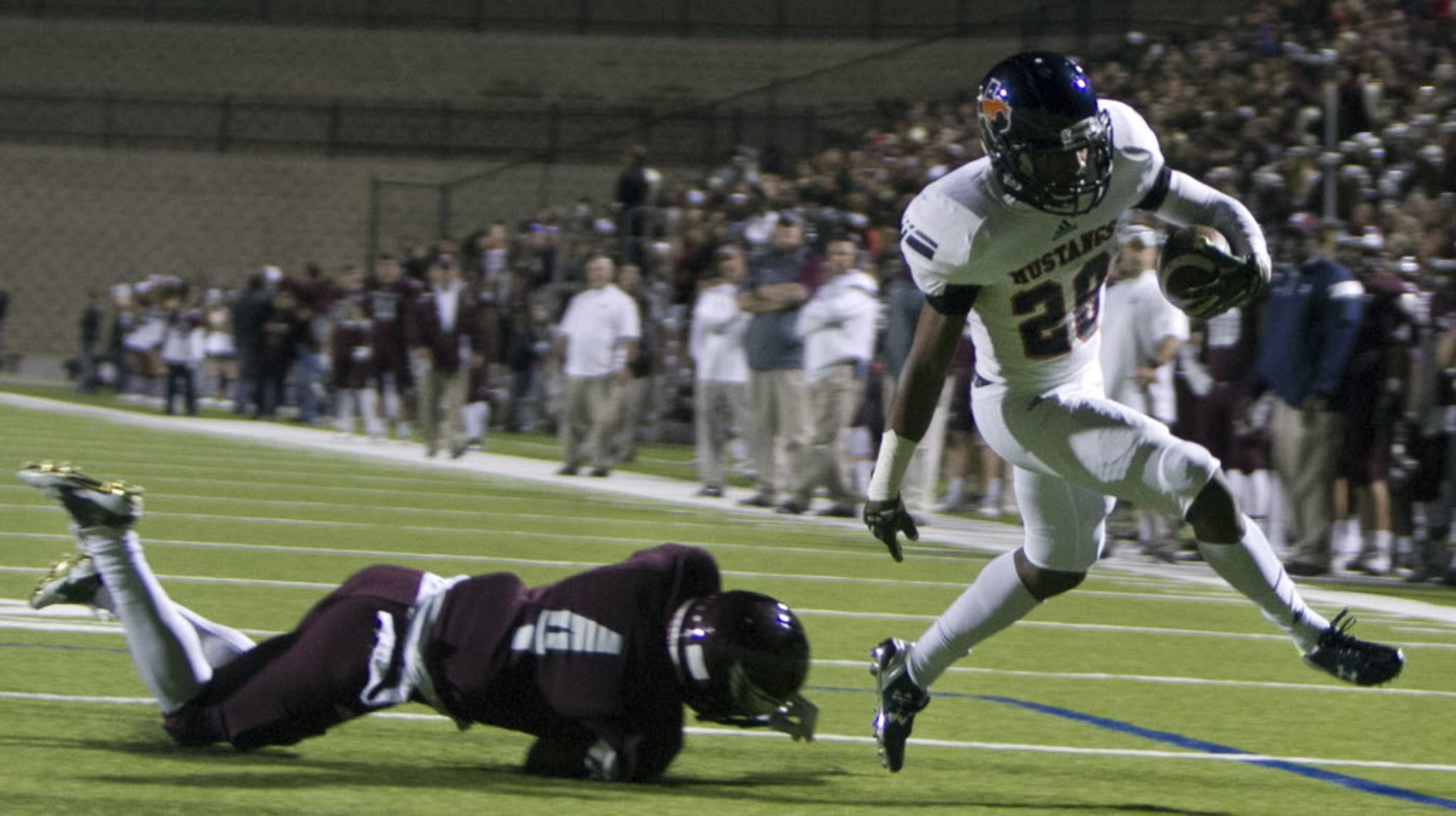 Sachse receiver Donovan Duvernay (28) high steps into the end zone past the attempted tackle...