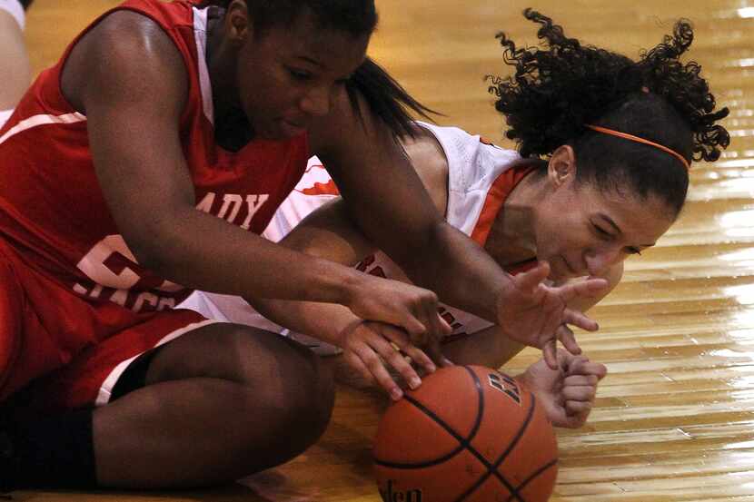 Rockwall's Sara Williamson (11) battles for a loose ball with Mesquite Horn's Tyler Hamilton...