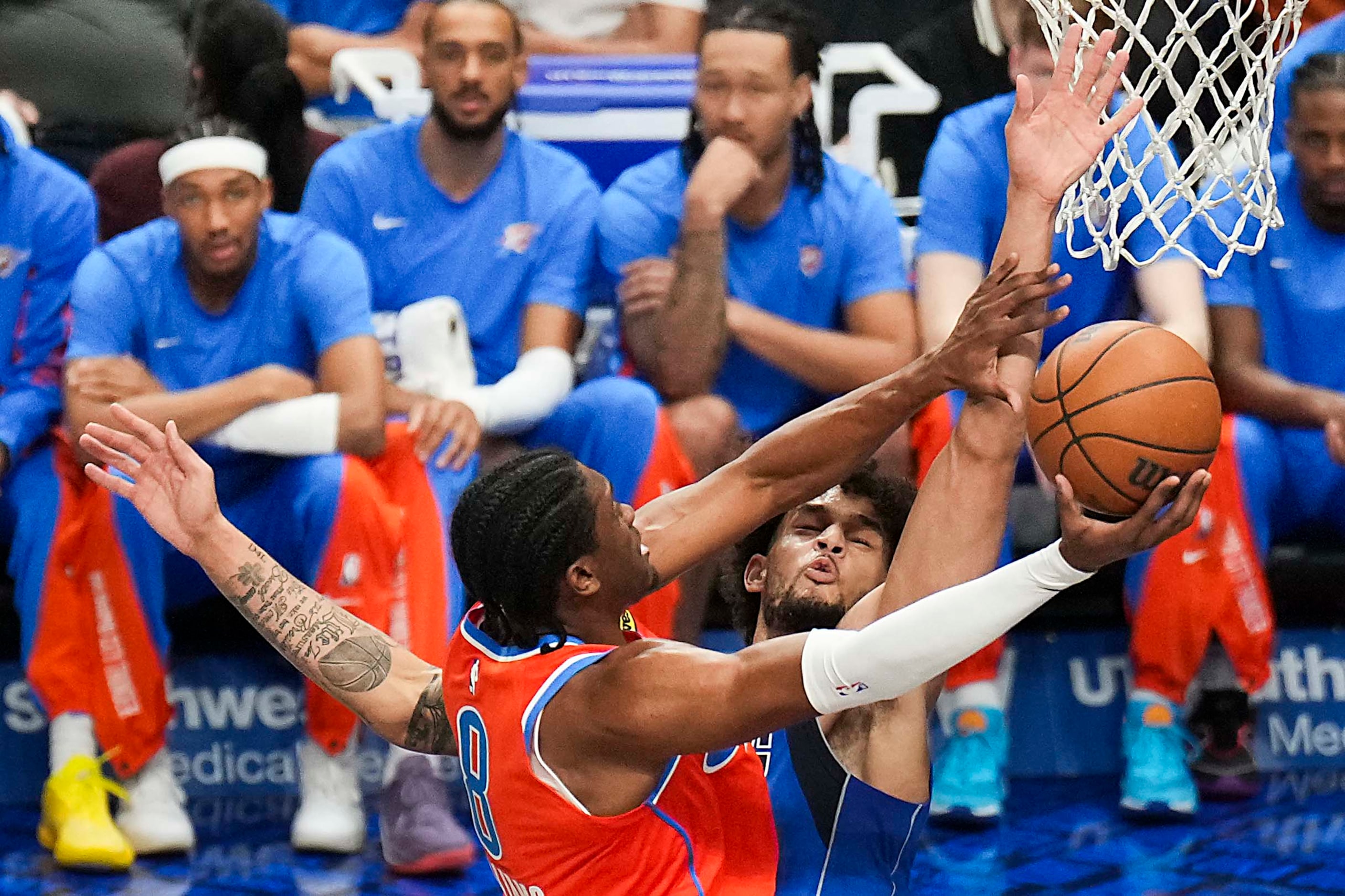 Oklahoma City Thunder forward Jalen Williams (8) scores past Dallas Mavericks center Dereck...