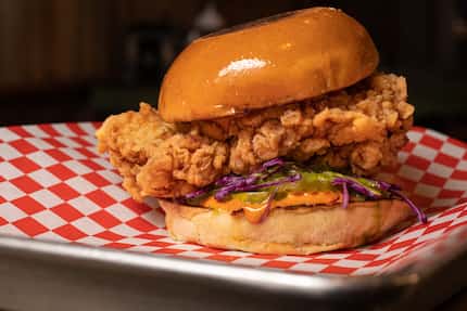 Doesn't it look like the Chickalicious sandwich from Slow Bone is smiling at you? 