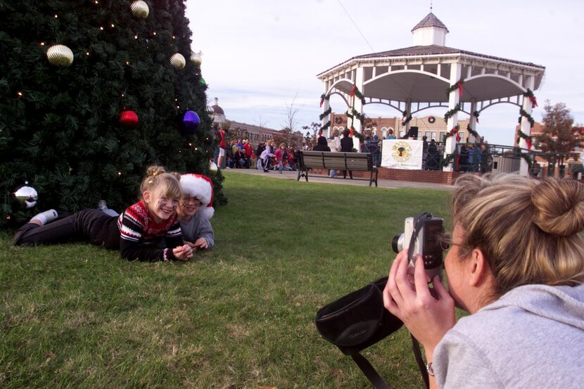 Kelly Schmitz (right) takes photos of her kids, Katelyn Schmitz, 7 (left) and Kyle Schmitz,...