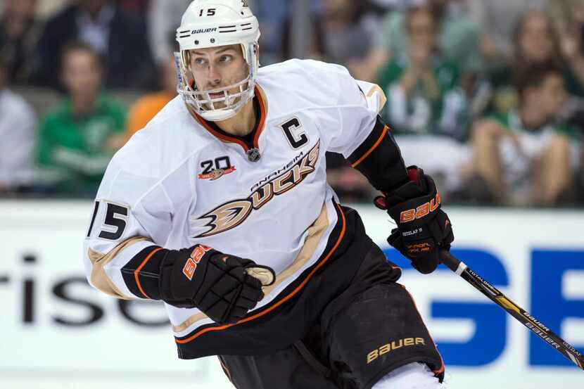 Apr 21, 2014; Dallas, TX, USA; Anaheim Ducks center Ryan Getzlaf (15) skates against the...