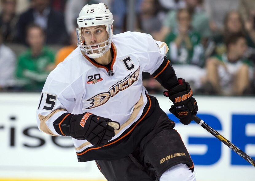 Apr 21, 2014; Dallas, TX, USA; Anaheim Ducks center Ryan Getzlaf (15) skates against the...