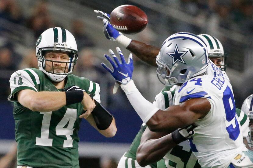 New York Jets quarterback Ryan Fitzpatrick (14) throws a pass under pressure from Dallas...