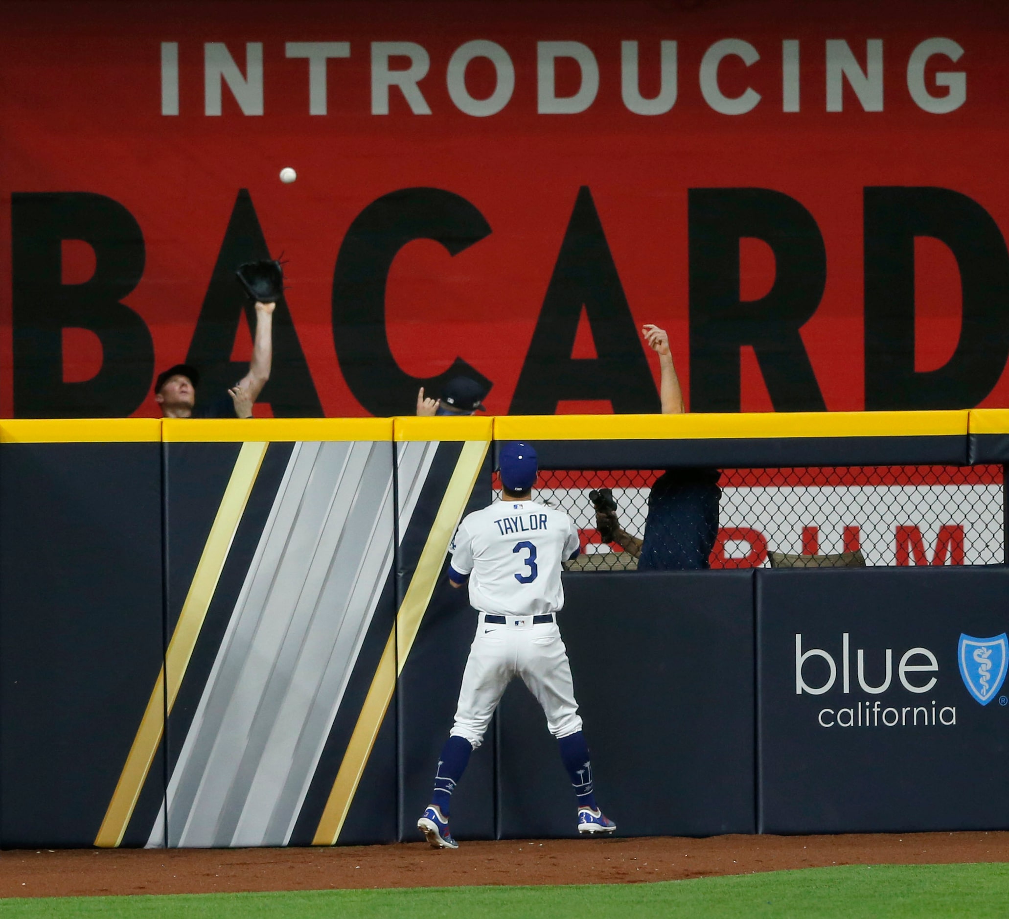 Los Angeles Dodgers second baseman Chris Taylor (3) watches as Atlanta Braves second baseman...