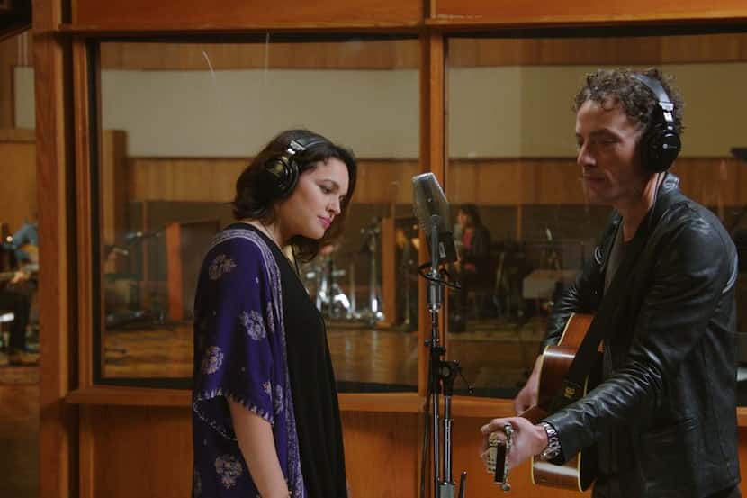 Norah Jones and Jakob Dylan sing "Never My Love" during the movie, Echo in the Canyon.