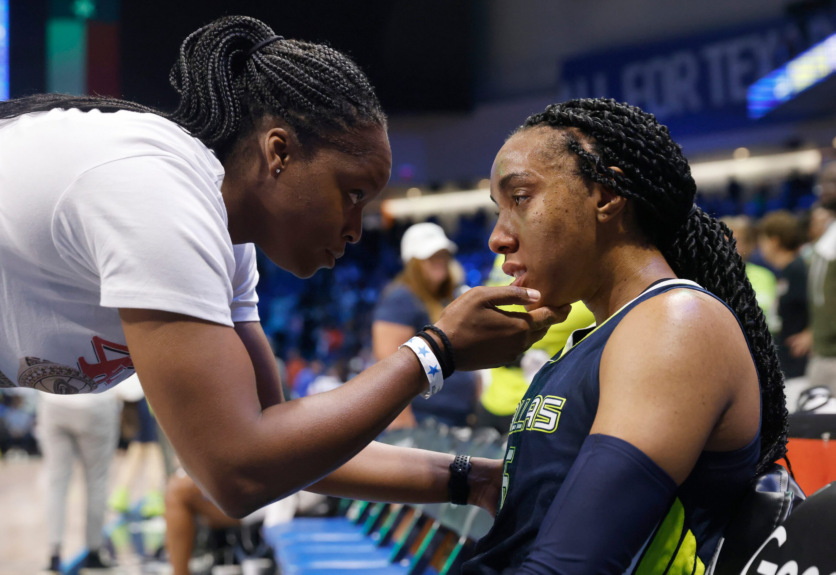 Dallas Wings forward Kayla Thornton (6) receives words of encouragement from former Wings...