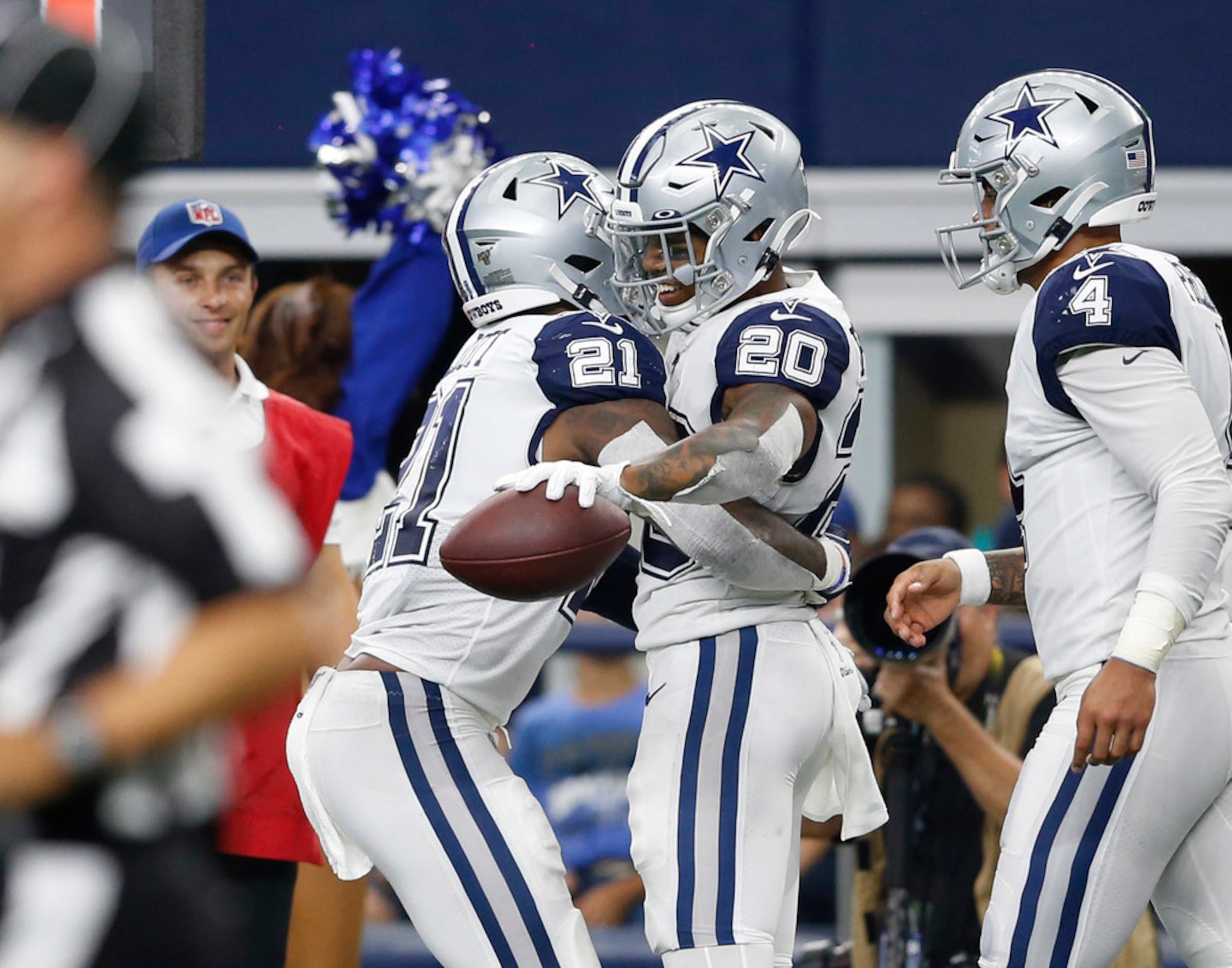 Running back Calvin Hill of the Dallas Cowboys carries the ball