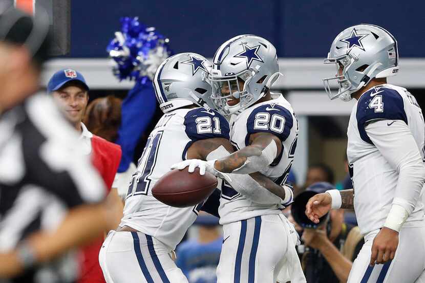 Dallas Cowboys running back Ezekiel Elliott (21) congratulates Dallas Cowboys running back...
