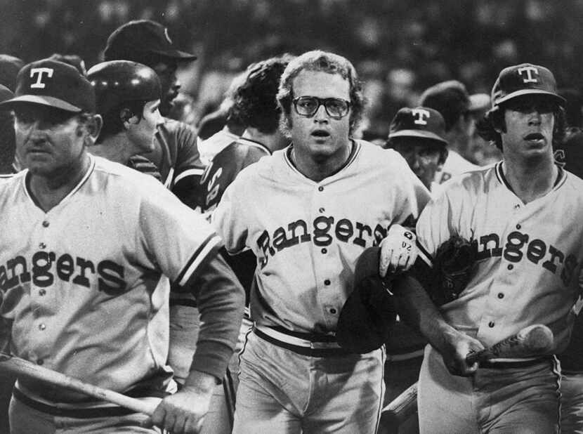 Texas Rangers' Jeff Burroughs, center, runs off the field with his teammates during the Beer...
