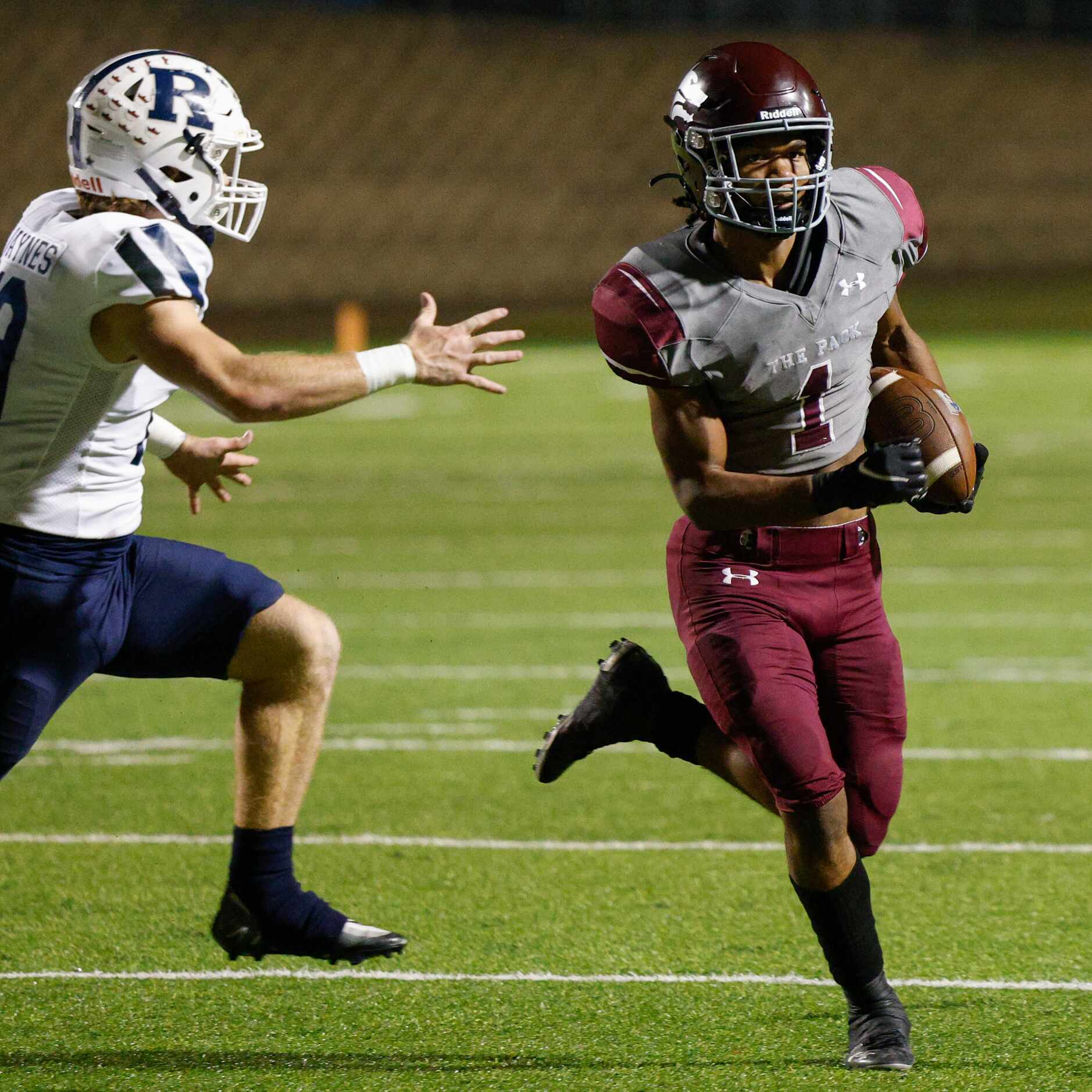 Richland defensive back Gaven Jaynes (19) pursues Mansfield Timberview running back Jarvis...