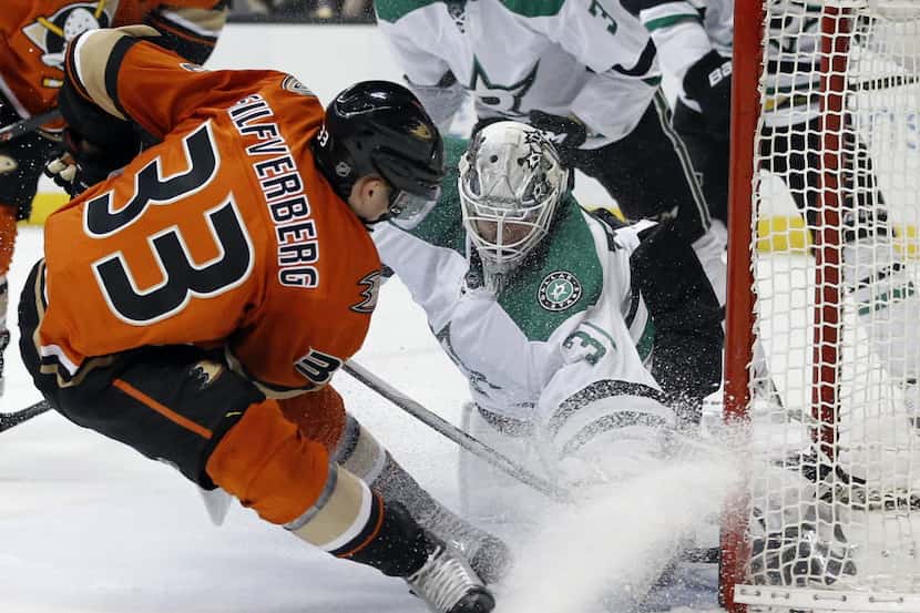 Dallas Stars goalie Antti Niemi (31), of Finland, stops Anaheim Ducks left wing Jakob...