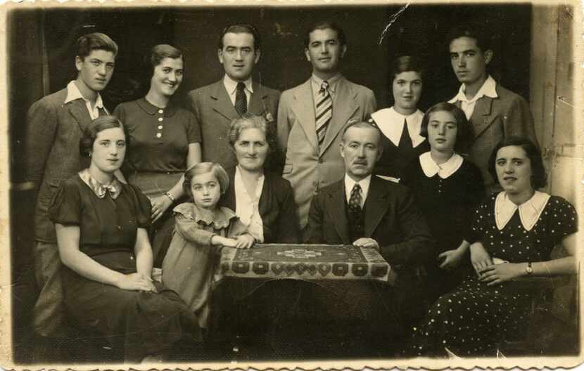 The Sternberg family in 1935 or 1936 during Passover in Munk cs, the last time the entire...
