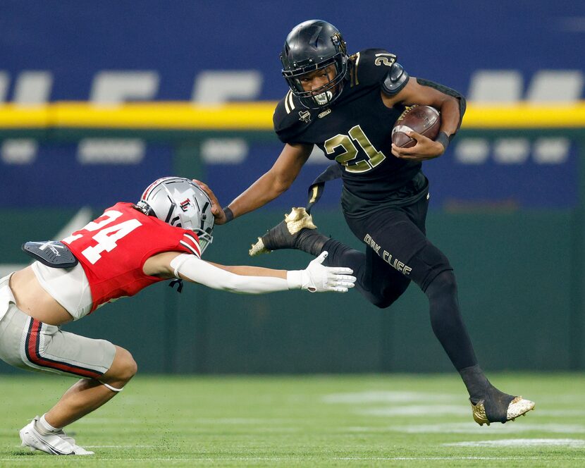 South Oak Cliff running back Danny Green (21) stiff arms Lovejoy defensive back RJ Mclntosh...