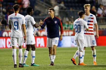 United States' Andrija Novakovich (9), Matthew Olosunde (2), Eric Lichaj (15), Lynden Gooch...