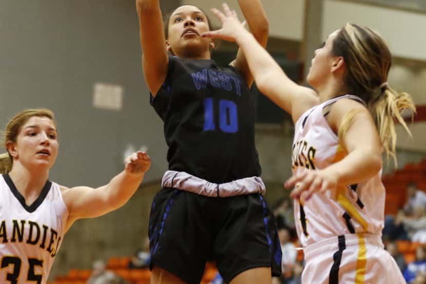 Plano West's Jaden Owens (10) shoots in a regional semifinal game against Amarillo on...