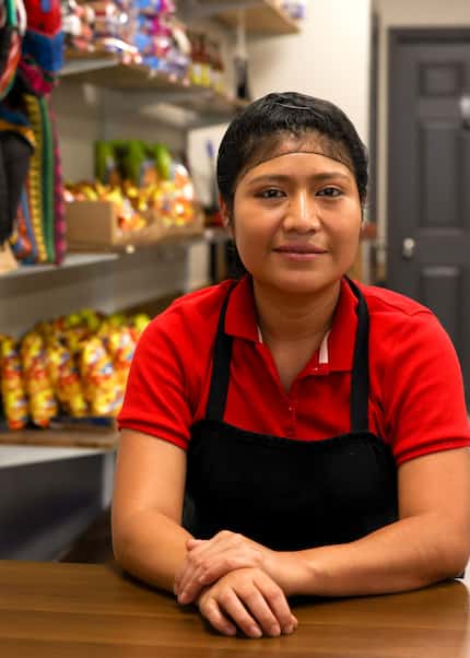 Yesica Solval posa en el comedor del restaurante Isabel's Guatemalan en el norte de Dallas...
