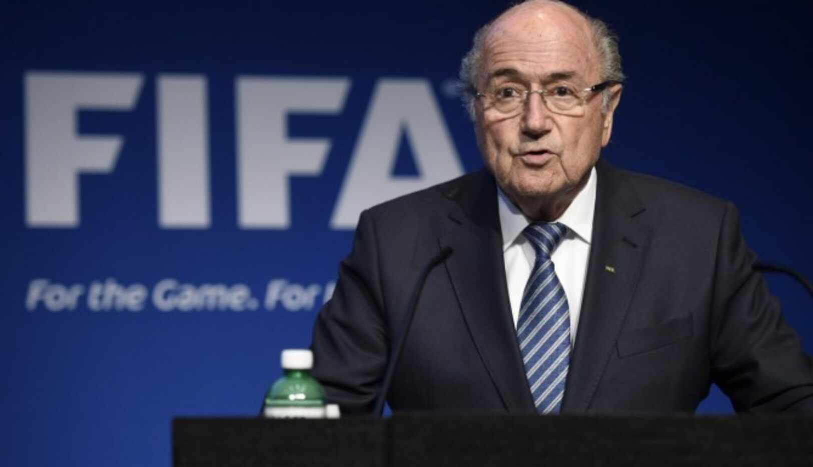 Sepp Blatter, presidente de la FIFA, al anunciar su renuncia del organismo rector del futbol...