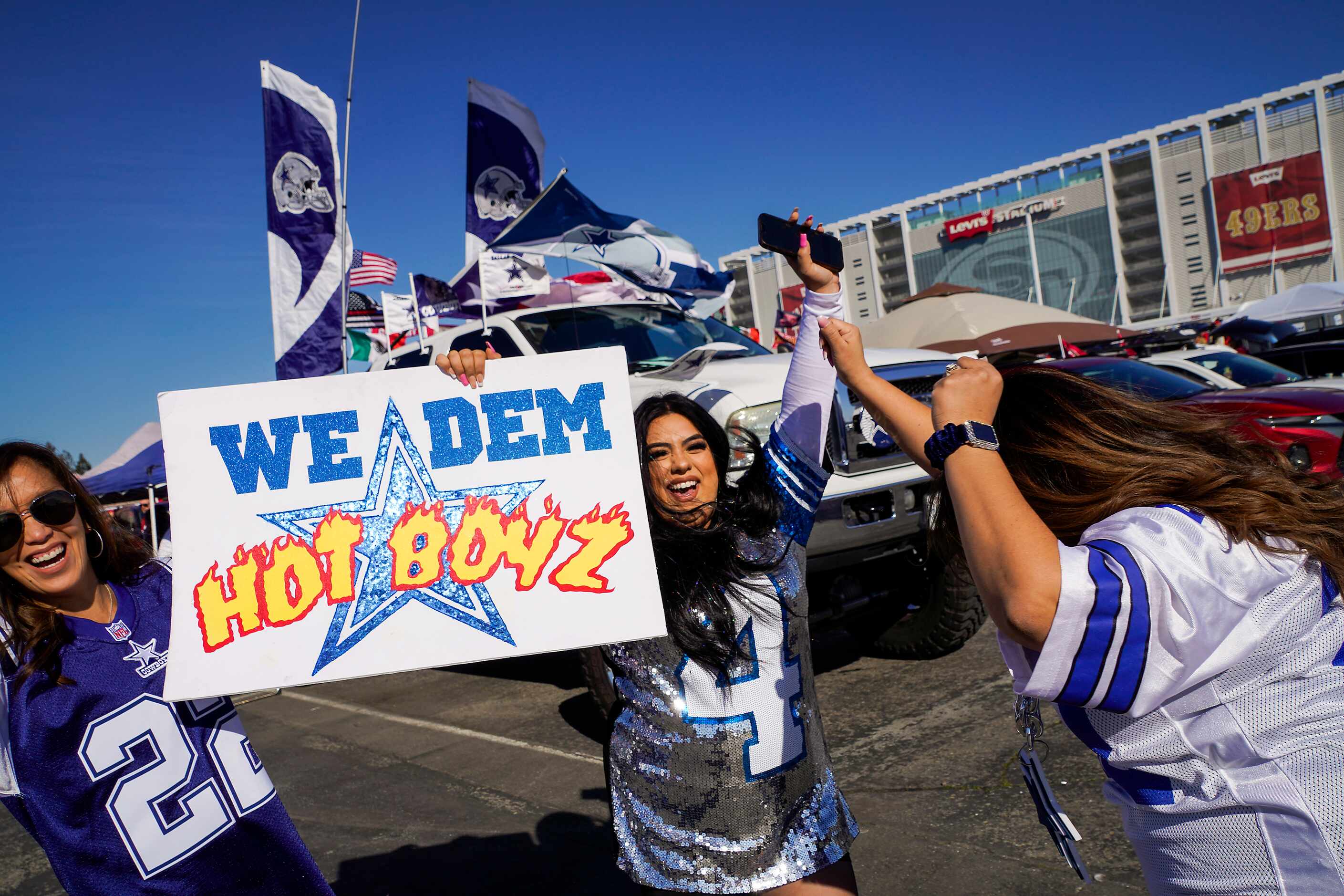 Dallas Cowboys fans Kaylee Chavez (center), Melody Chavez (right) and Amy Dunn cheer in the...