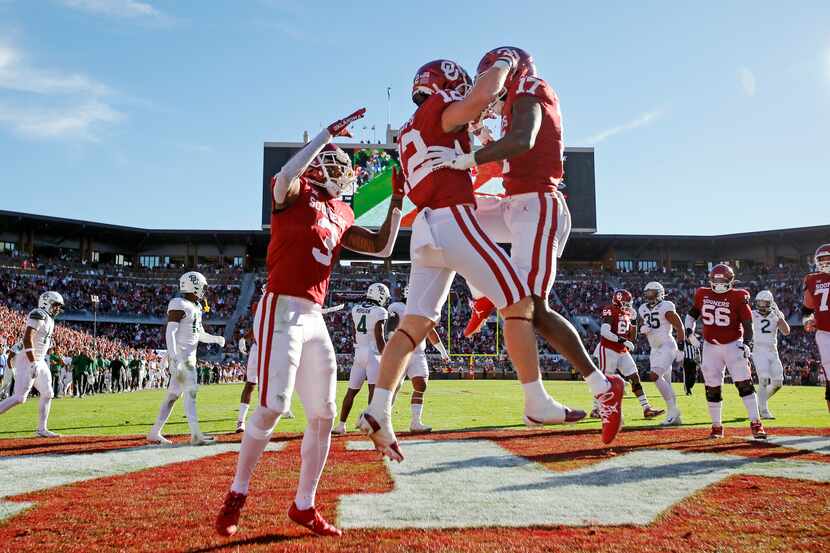 From left, Oklahoma wide receivers Jalil Farooq, Drake Stoops and Marvin Mims celebrate a...