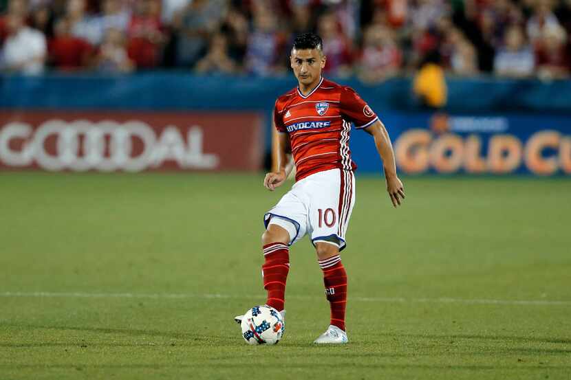 FC Dallas midfielder Mauro Diaz (10) makes a pass in the second half of an MLS soccer game...