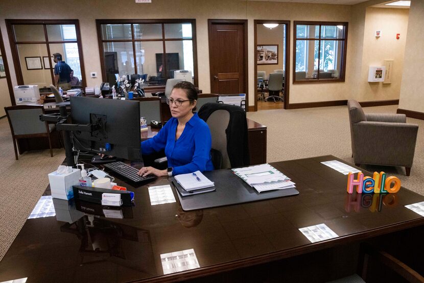 Commercial lending assistant Zoila Harnett works at the American National Bank of Texas Oak...