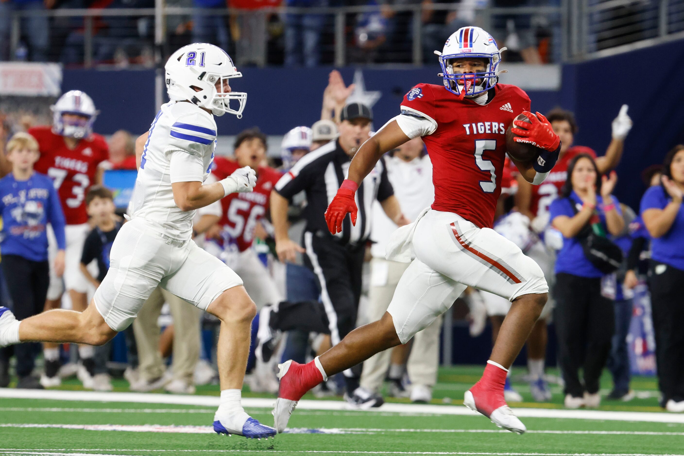 Gunter High’s Parker Harris (left) runs behind El Maton Tidehaven’s Joseph Dodds as he gains...