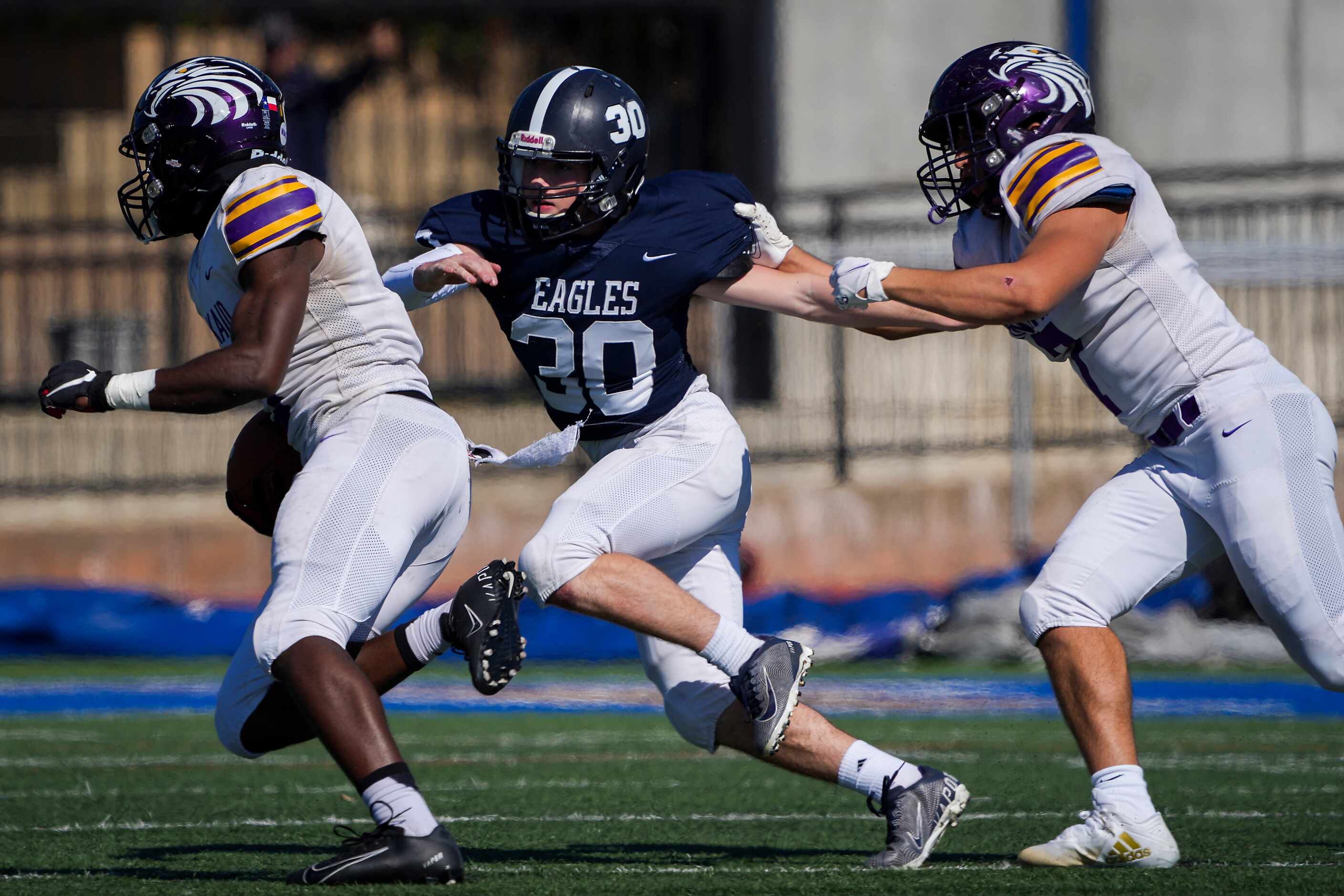Houston Kinkaid wide receiver Dillon Bell (6) gets past Episcopal School of Dallas...