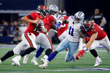 Dallas Cowboys linebacker Micah Parsons (11) gets past Tampa Bay Buccaneers tight end Cade...