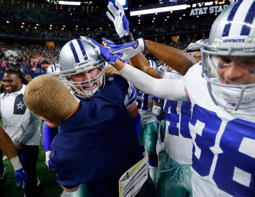 Dallas Cowboys tight end Jason Witten (82) is congratulated by head coach Jason Garrett...