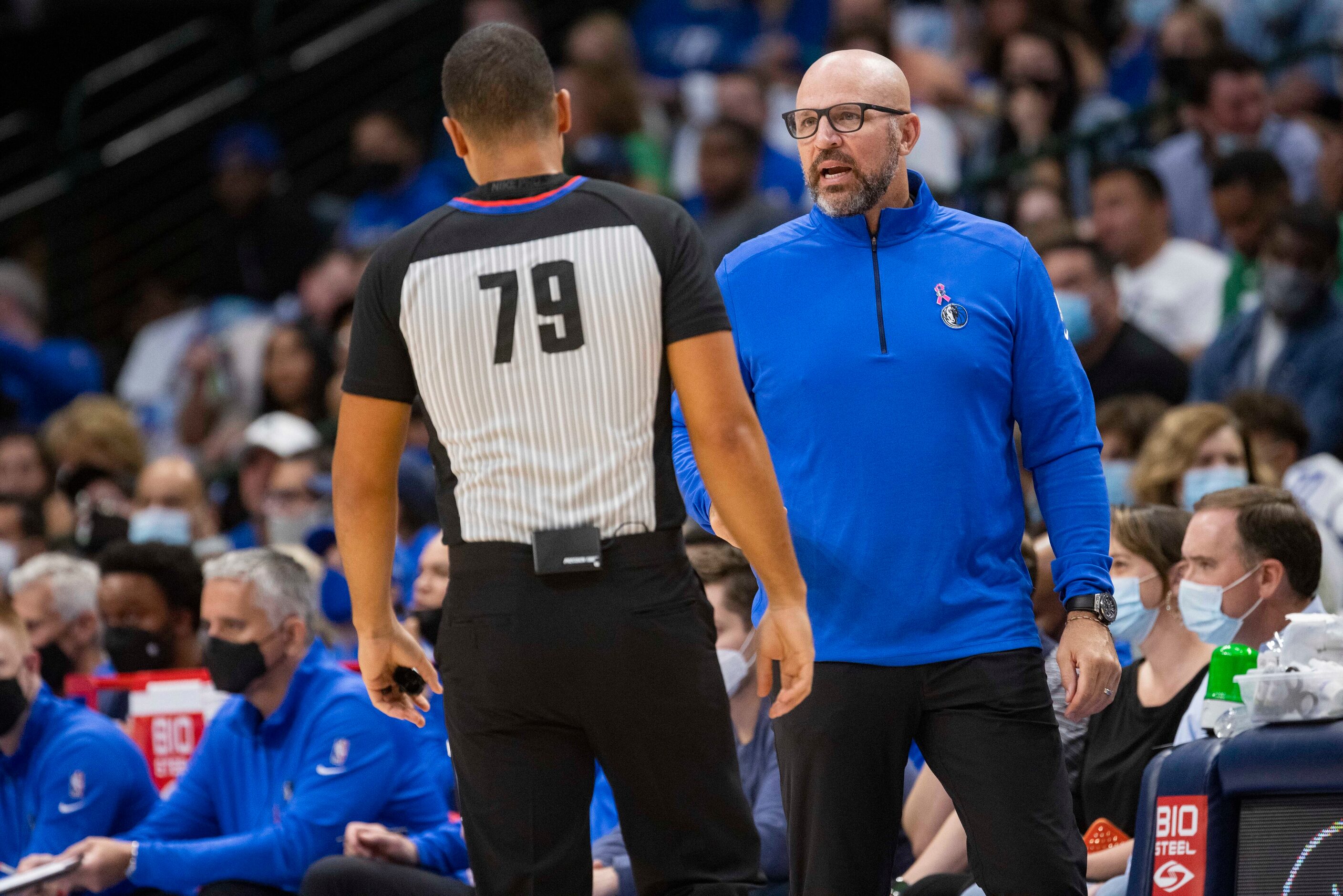 Dallas Mavericks coach Jason Kidd talks to a ref during the first quarter of the Dallas...