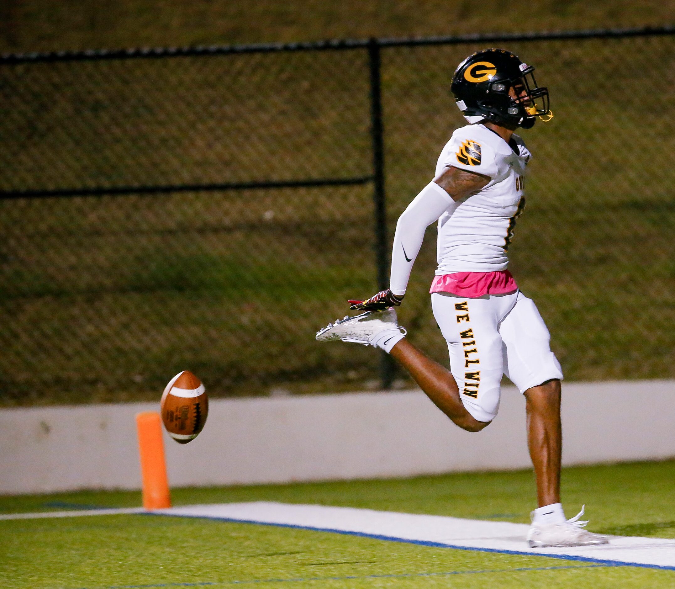 Garland’s WR Ellis Rogers (8) evades the Sachse defense for a touchdown during the first...