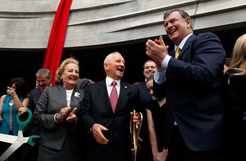 Margot Perot, Ross Perot and Dallas Mayor Mike Rawlings shared a laugh after struggling to...