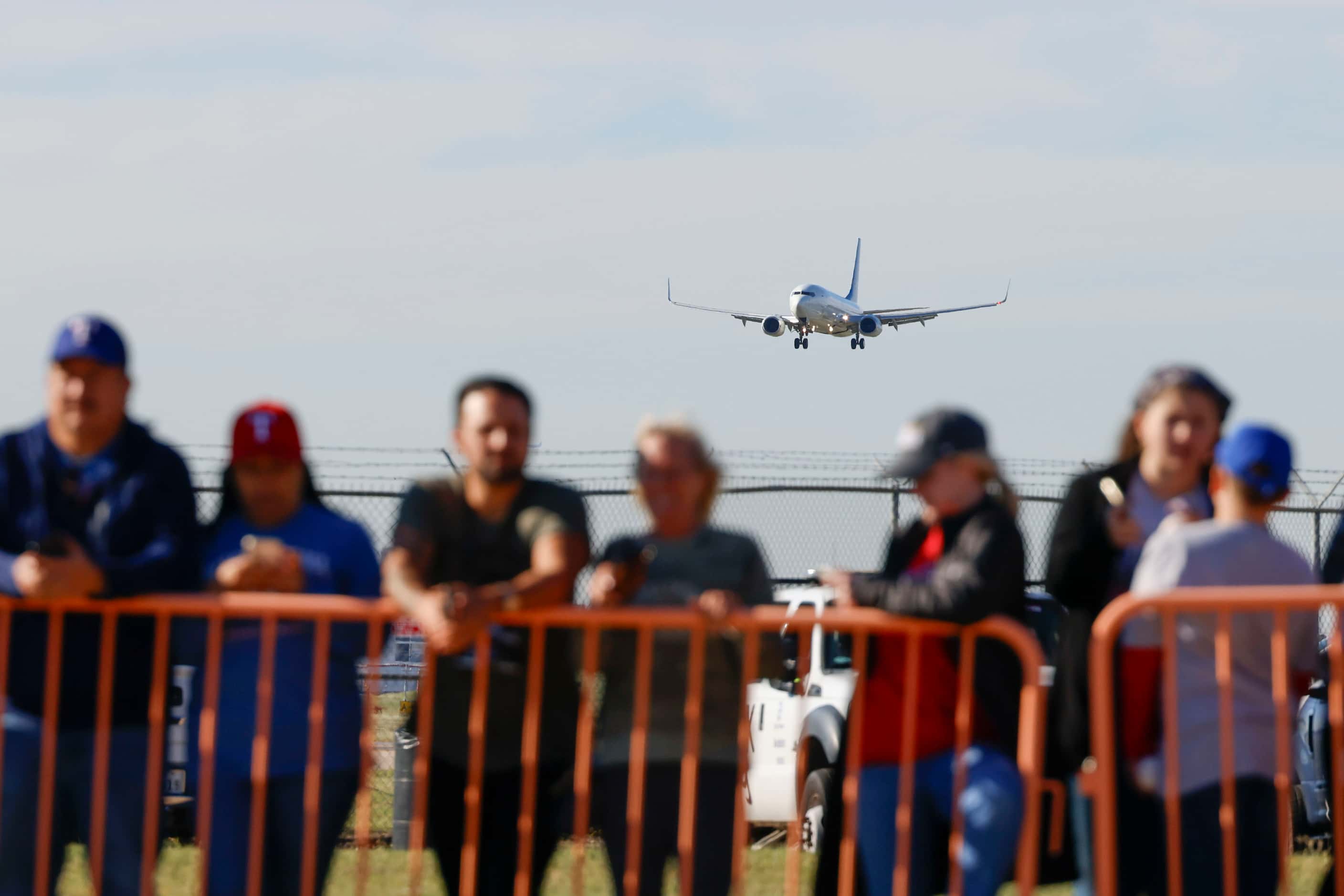 Airplane carrying Texas Rangers players lands overlooks the attending fans at Dallas Love...