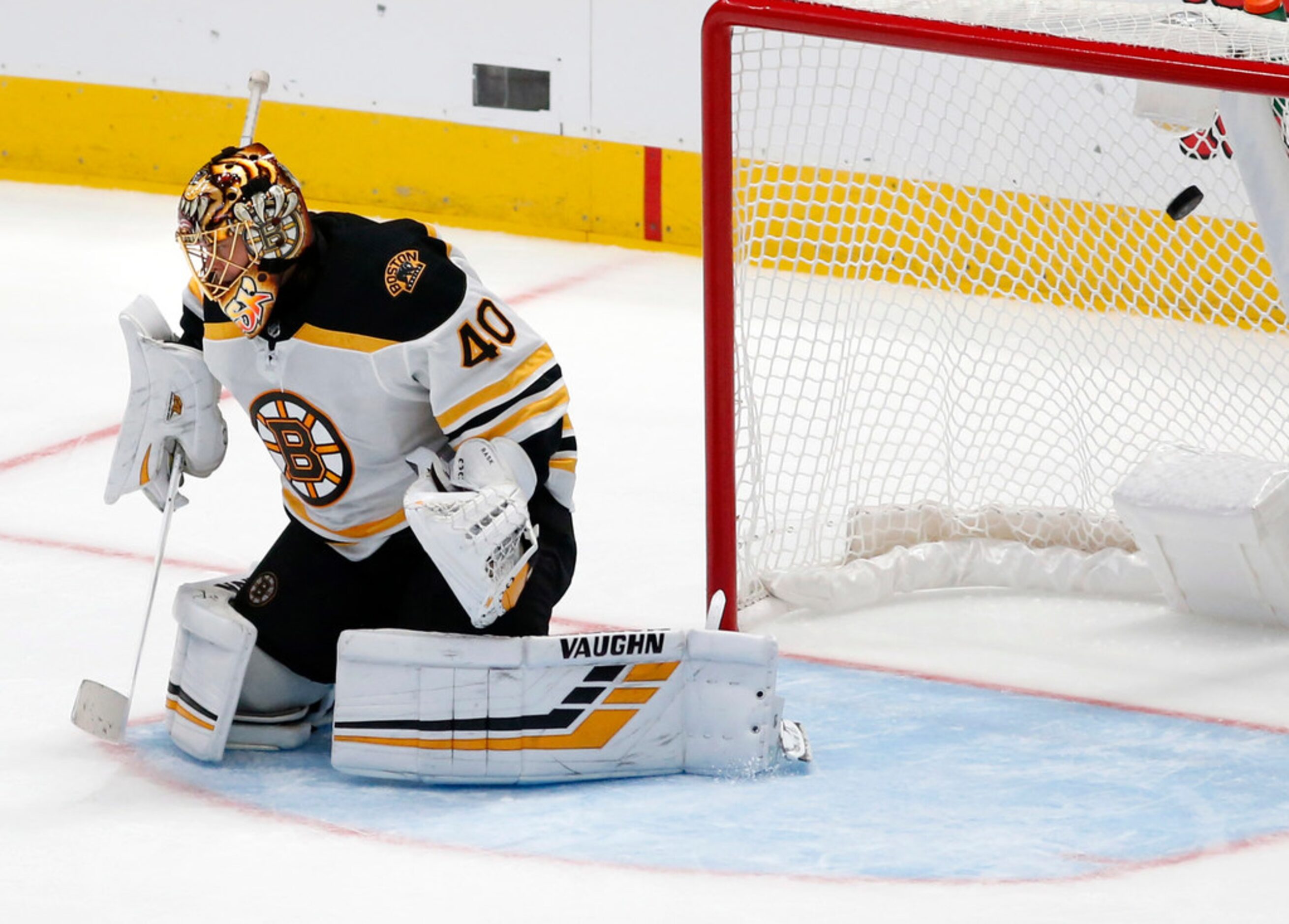 Dallas Stars left wing Roope Hintz (24) scores on Boston Bruins goaltender Tuukka Rask (40)...