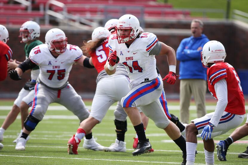 Southern Methodist Mustangs tight end Ryan Becker (14) runs the field during Southern...