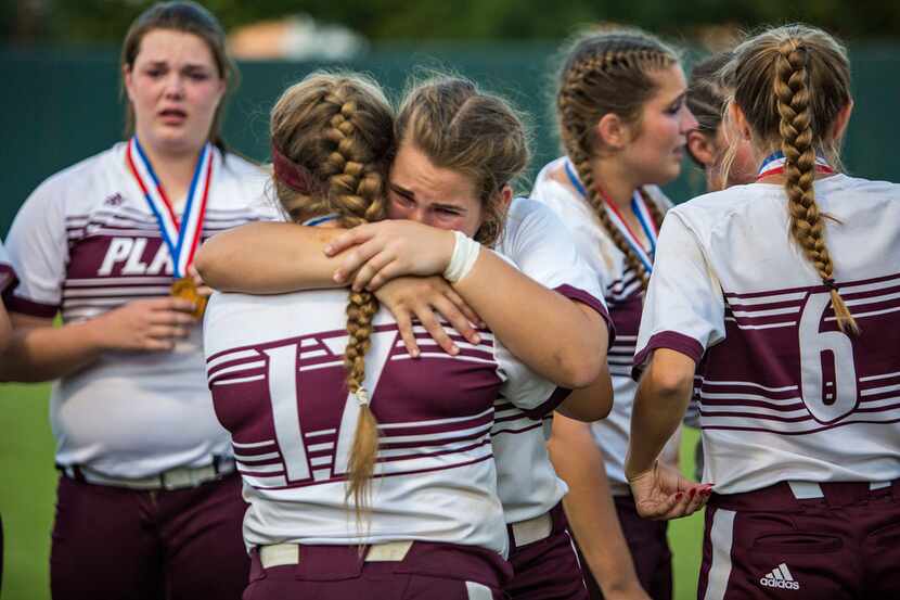 Plano's Aubrie Rhodes (17) consoles a teammate after a 4-2 loss to Humble Atascocita in a...