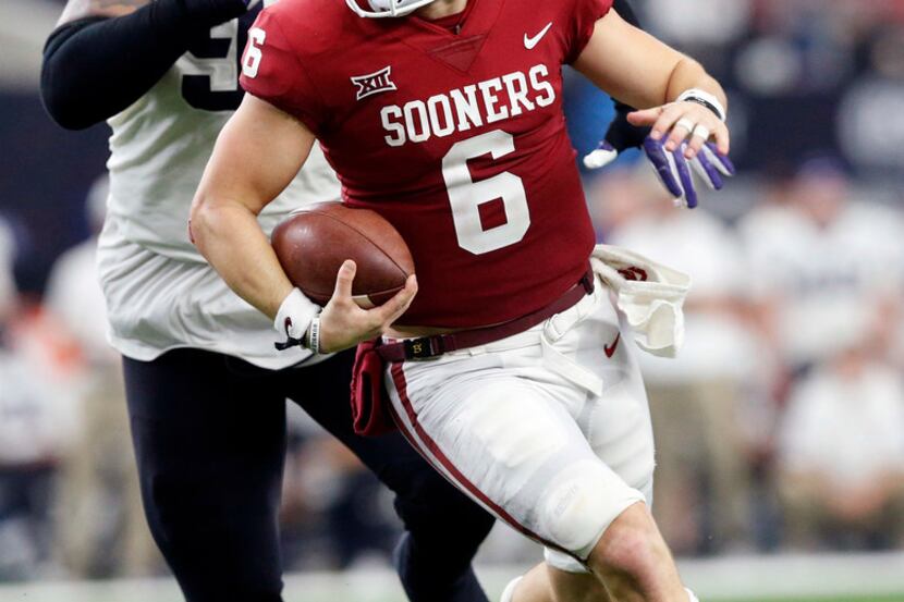 Oklahoma Sooners quarterback Baker Mayfield (6) scrambles with the ball in the red zone...