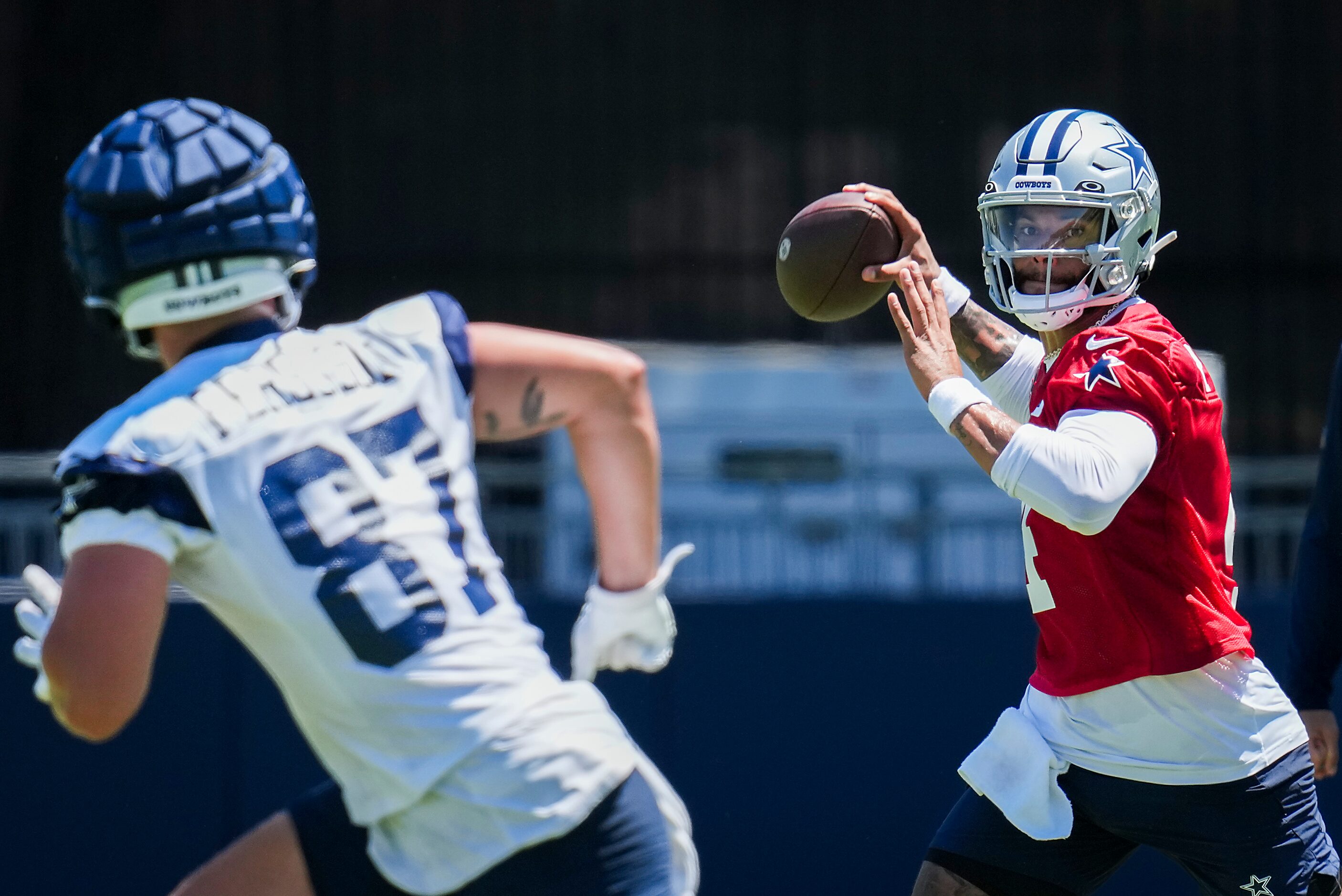 Dallas Cowboys quarterback Dak Prescott (4) throws a pass to tight end Jake Ferguson (87)...