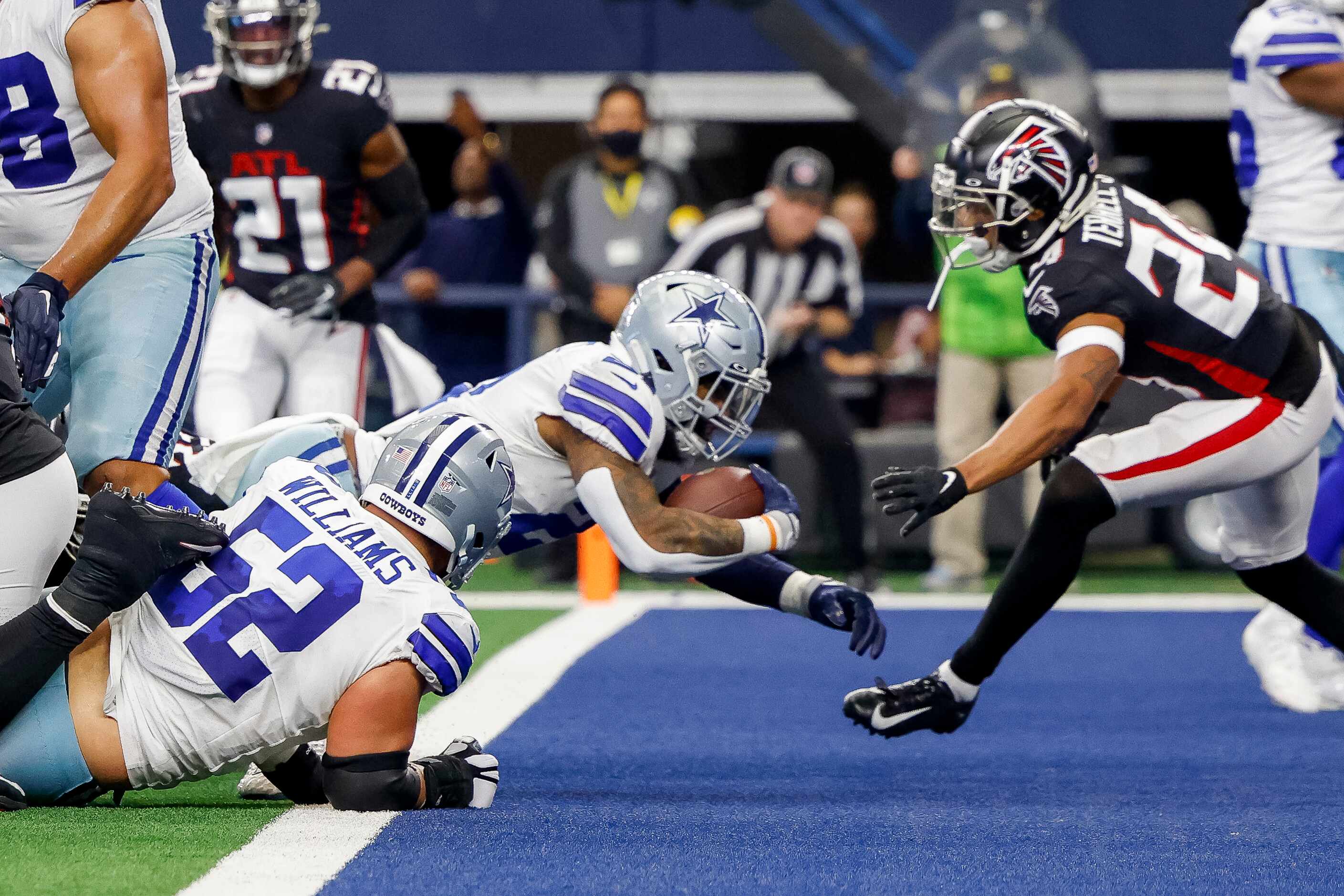 Dallas Cowboys running back Ezekiel Elliott (21) lunges to score a touchdown during the...