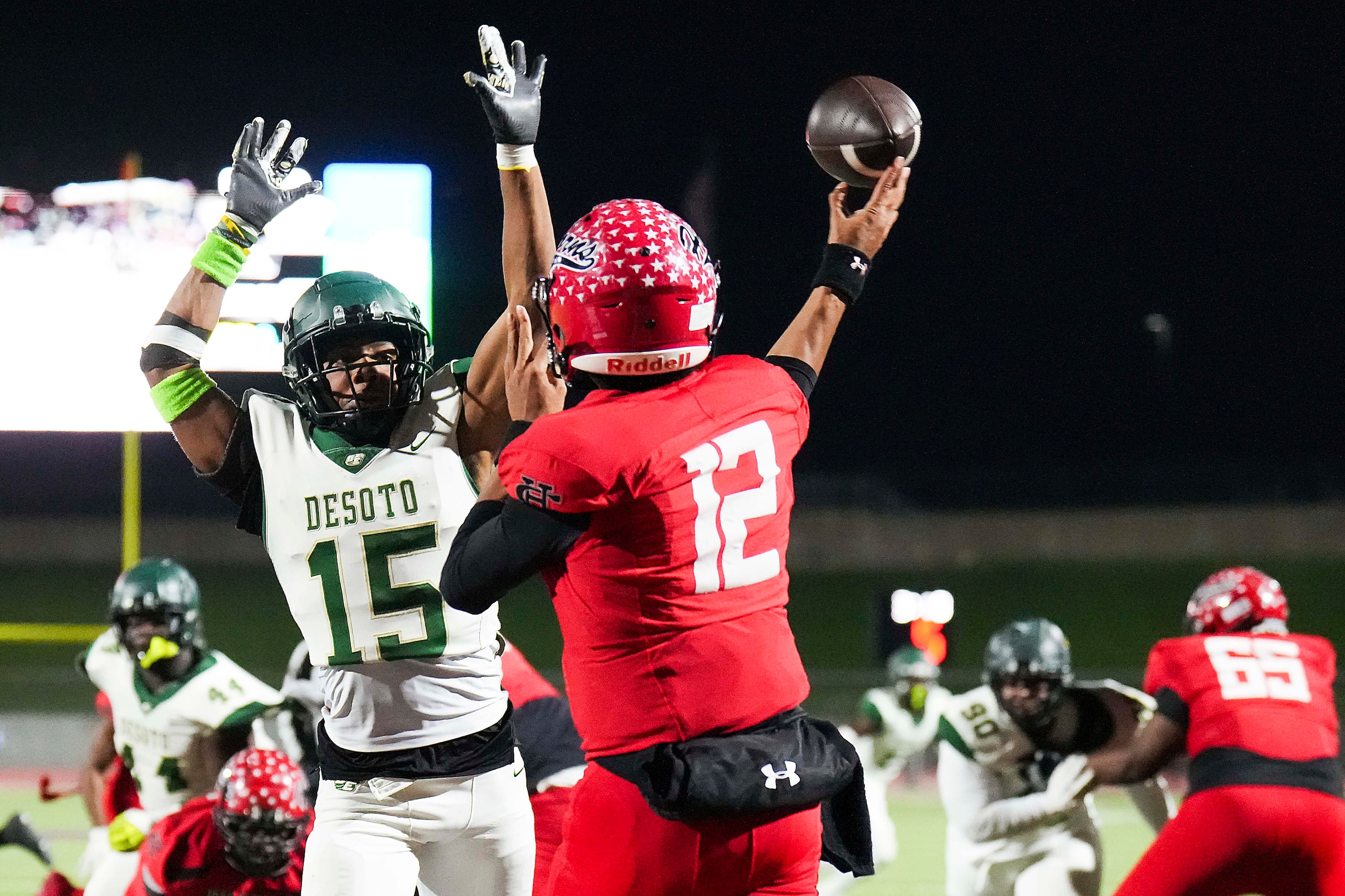 DeSoto defensive lineman Keylan Abrams (15) tips a pass by Cedar Hill quarterback Anthony...