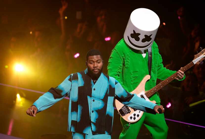Khalid, left, and Marshmello perform "Numb" at the MTV Video Music Awards at the Prudential...