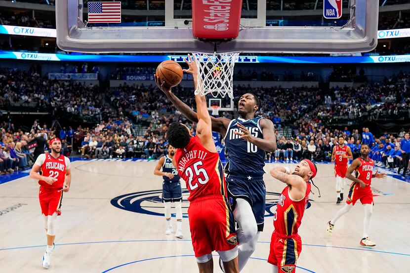 Dallas Mavericks forward Dorian Finney-Smith (10) drives to the basket against New Orleans...