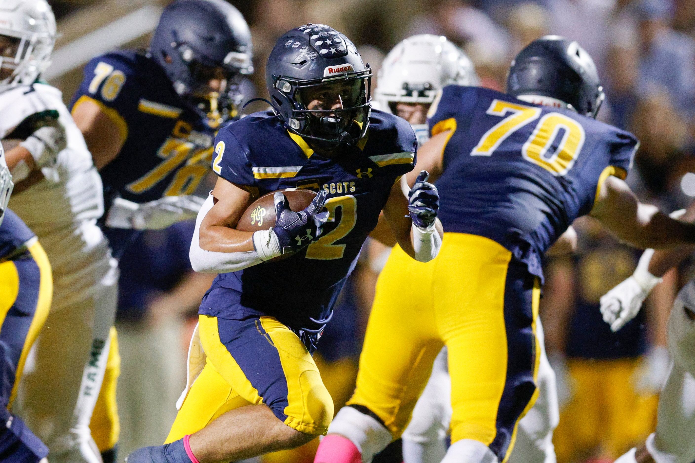 Highland Park running back Wilson Axley (2) avoids the Richardson Berkner defense as he runs...