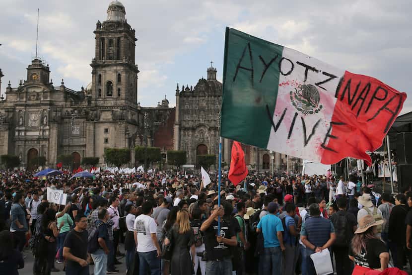 La manifestación de protesta 
 en la Ciudad de México en el quinto aniversario de la...