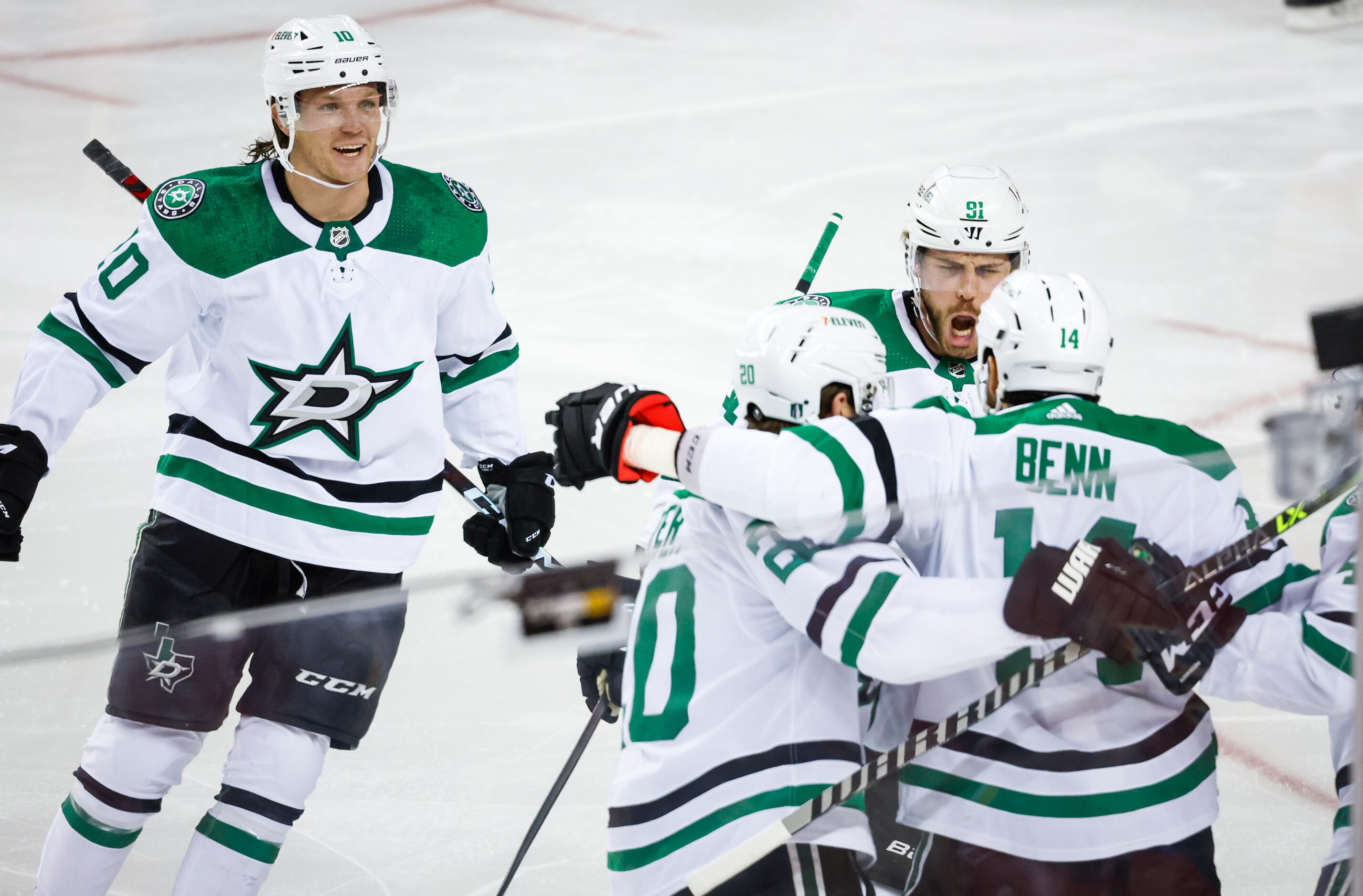 Dallas Stars forward Jamie Benn, right, celebrates his goal with teammates, left to right,...